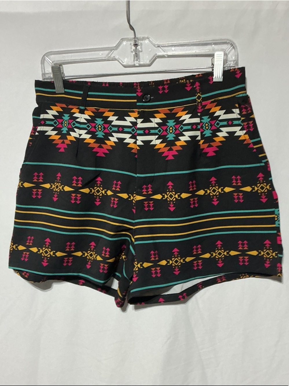 Rowdy Crowd Clothing NWT Women's Aztec Print Black Shorts Sz L